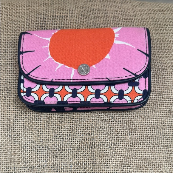 Vera Bradley Love’s Me Wallet 🌺 - Picture 1 of 17